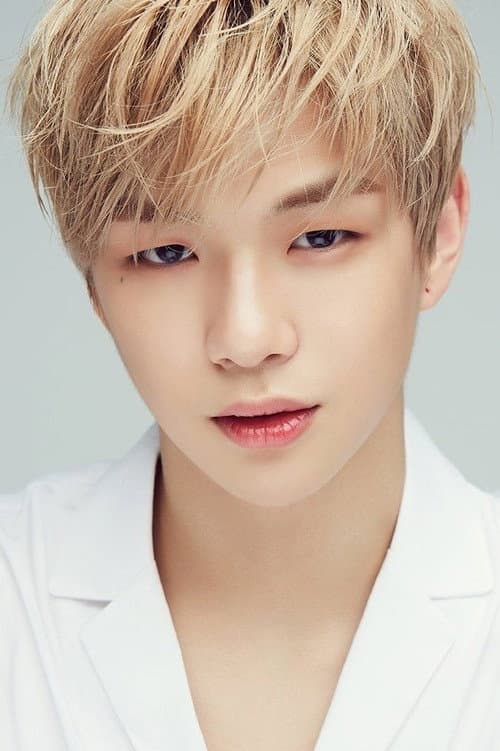 Kang Daniel revela sucesso na musculação durante serviço militar
