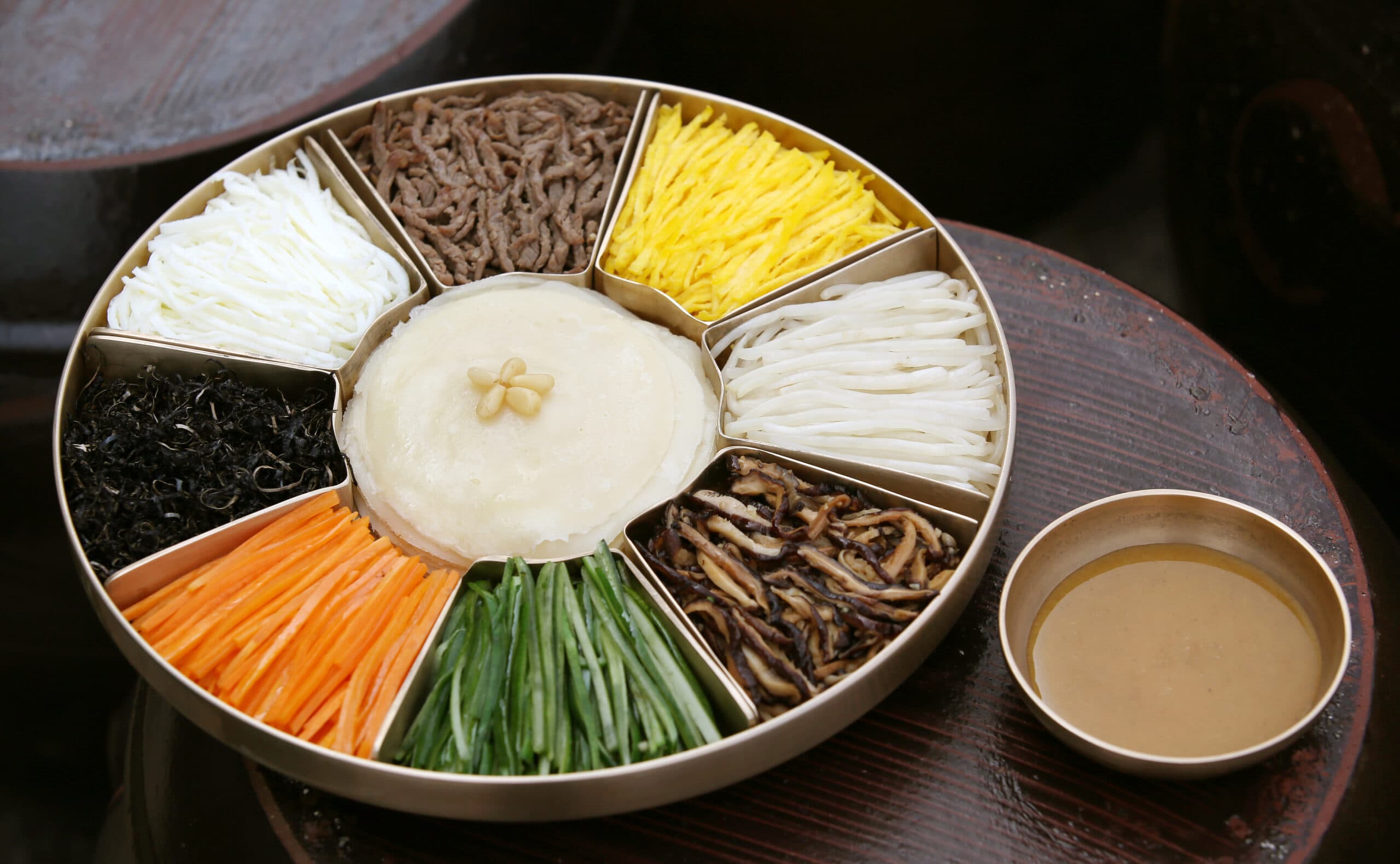 Culinária real coreana: hanjeongsik, sinseollo e gujeolpan
